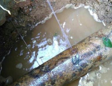 丰顺楼顶渗水维修公司分享下地暖漏水的原因及检测方法。